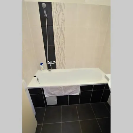 Center Apartment *
